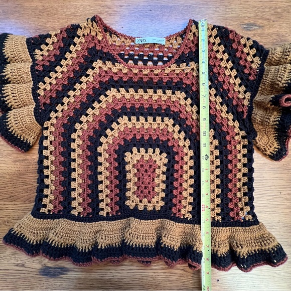 ⭐️ Zara Short Sleeve Ruffle Black Brown Gold Crochet Knit Ruffle Crop Top MEDIUM - Picture 9 of 12